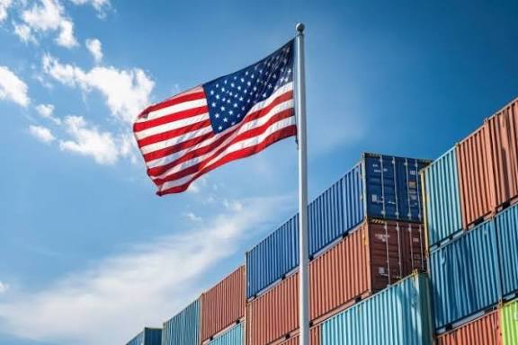 Tổng thống Mỹ Donald Trump và chính sách thuế quan mới gây chấn động toàn cầu