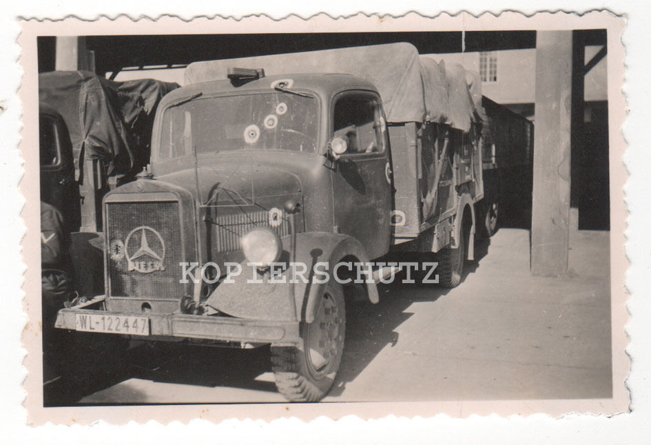 Foto deutscher LW LKW mit Einschusslöchern in de