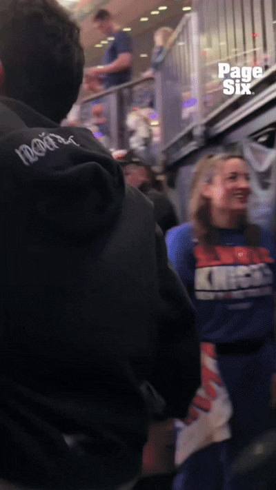 2026-May-21-NYC-Hs-Rn443g3W0s5-(1280p).gif