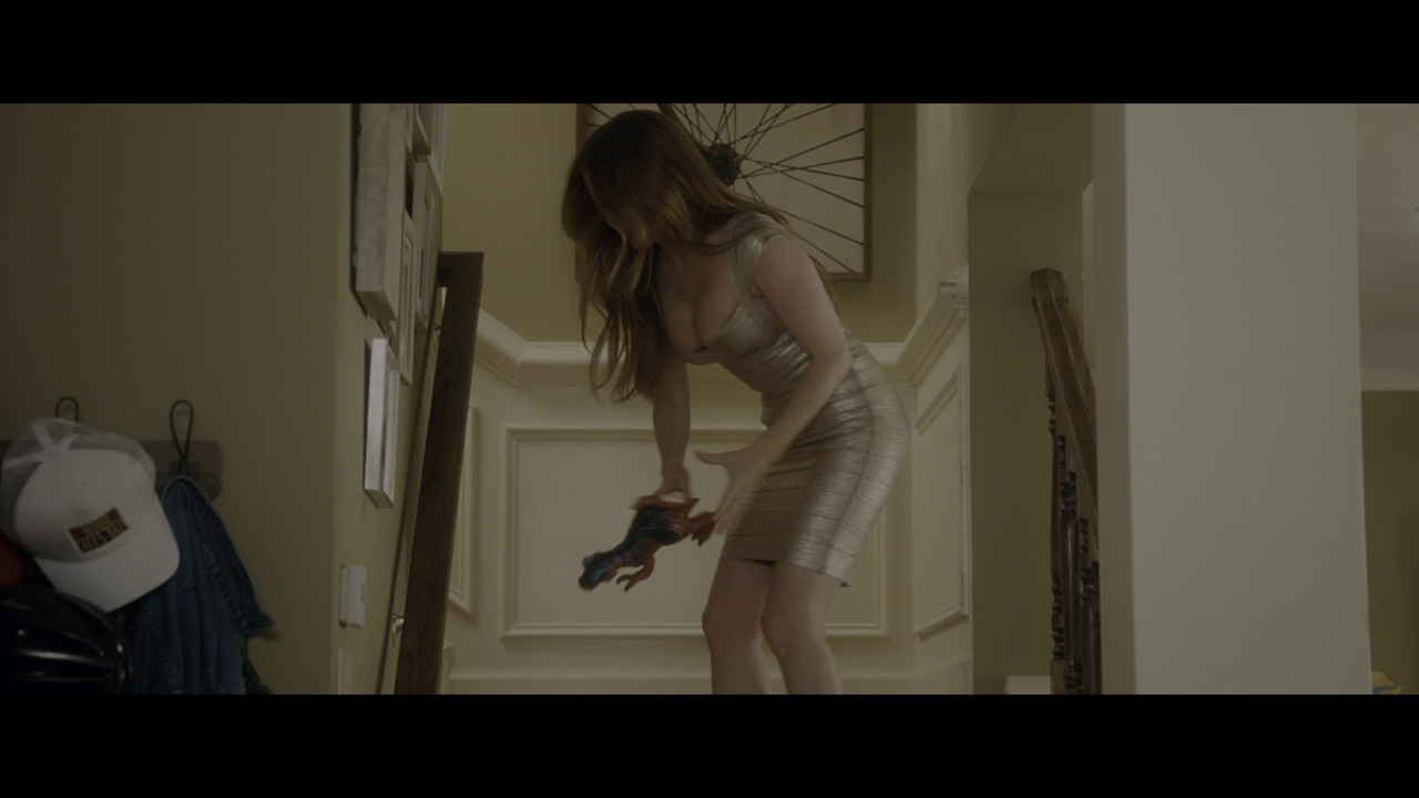 isla-fisher-keeping-up-with-the-joneses-4k-caps-24