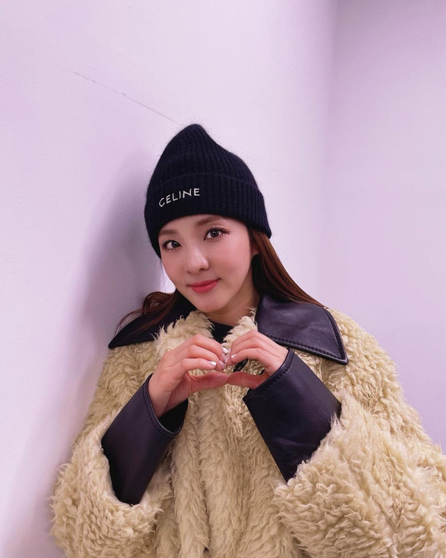 Sandara Park dari girl grup K-pop 2NE1 telah resmi meninggalkan label lamanya, YG Entertainment.