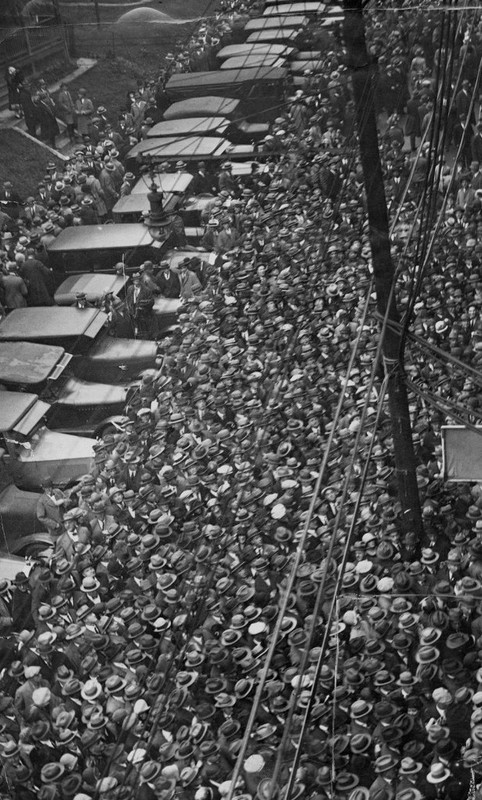 1925-World-Series-Crowd-on-Street.jpg
