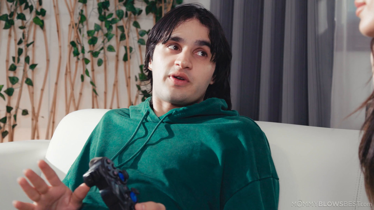 Sage Hunter - My Stepmom Is Doing All The Chores - MOMMYBLOWSBEST.mp4.0000