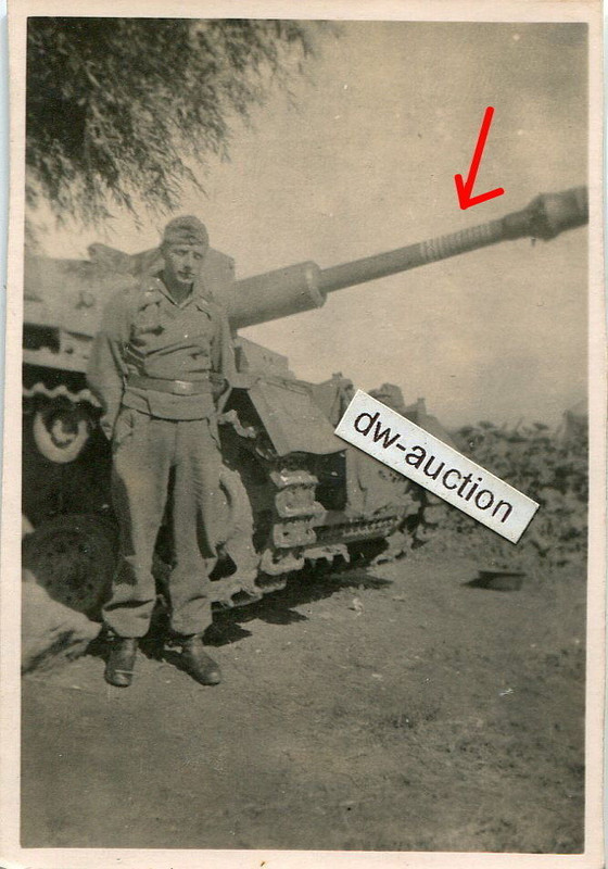 Sturmgeschütz mit 12 Abschussbalken auf Rohr , S