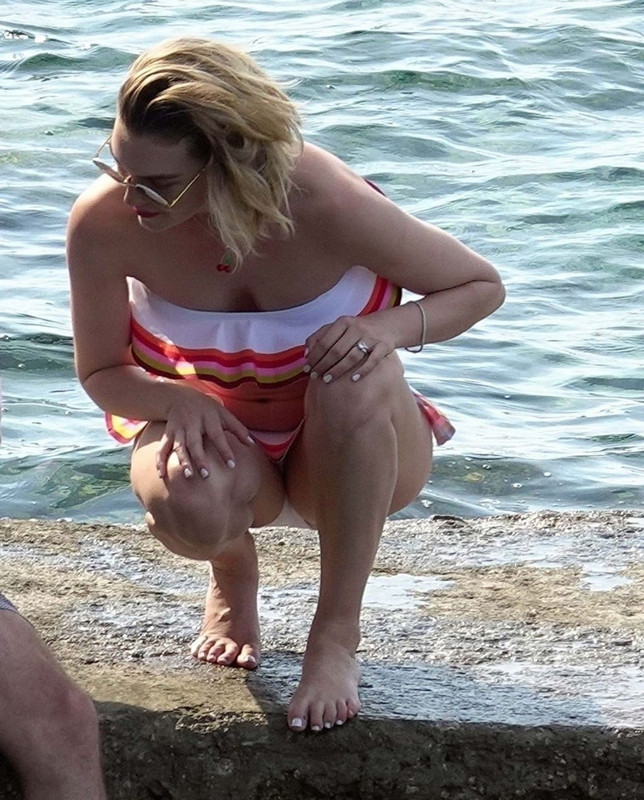 Arizona-Muse-UpskirtSTARS.com (6)