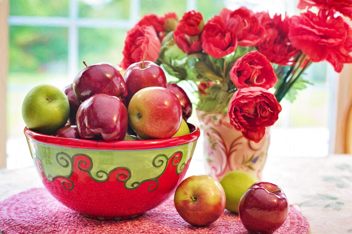 redapplesbowlflowers.jpg