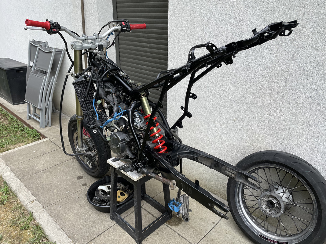 E8D88020-E4A1-44A2-B4D2-D9BE0C40DCBC