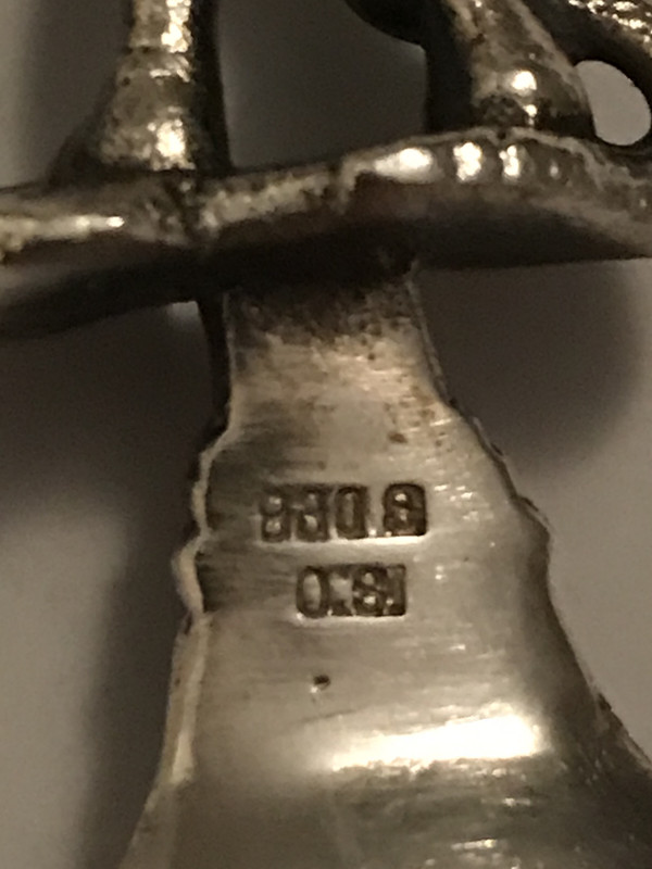 AA7BBFD2-A2DF-4D6A-8D52-FDC28A4920F1