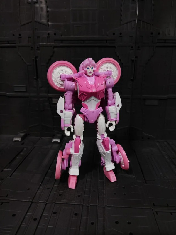 Transformers-Legacy-Evolution-War-Dawn-14