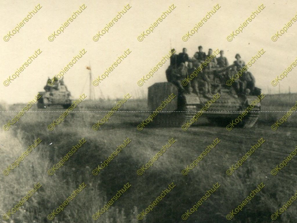 Foto, Wehrmacht, Panzer IV mit Seitenschürzen, R