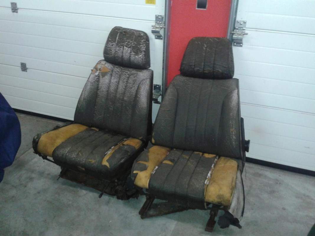063 Sièges avant