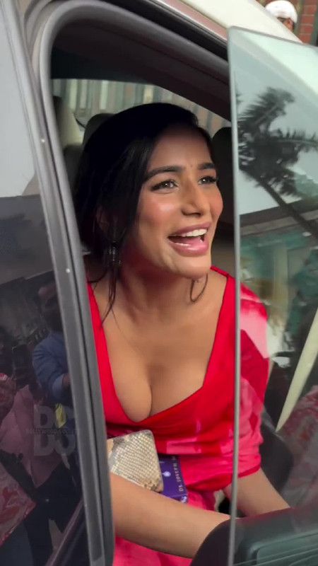 Poonam Pandey saree photos Poonam Pandey hot saree look Poonam Pandey bold saree pictures Poonam Pandey Deep Cleavage photos Poonam Pandey hot saree look Poonam Pandey bold saree pictures