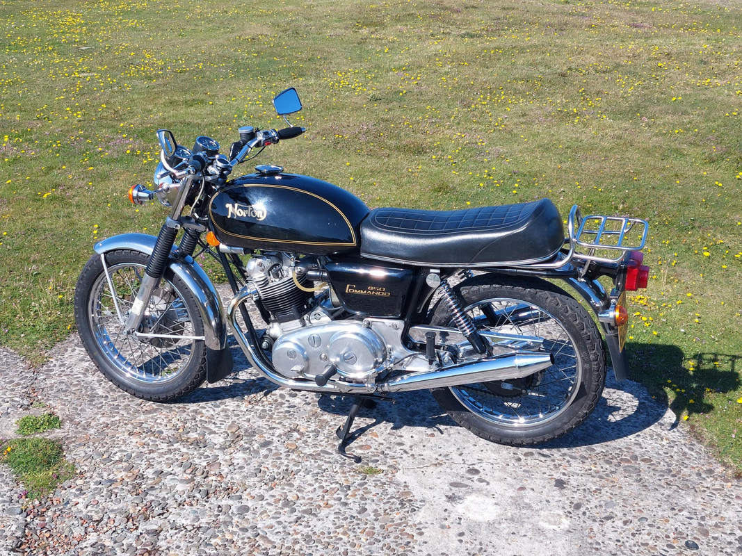 Pictures of your Norton Commandos