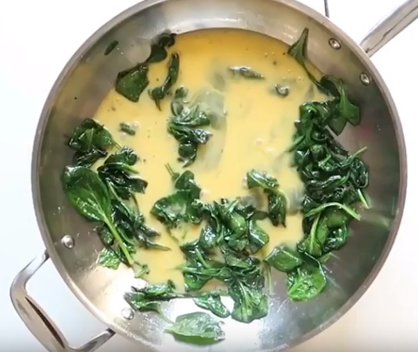 Spinach and Cheddar Scrambled Eggs