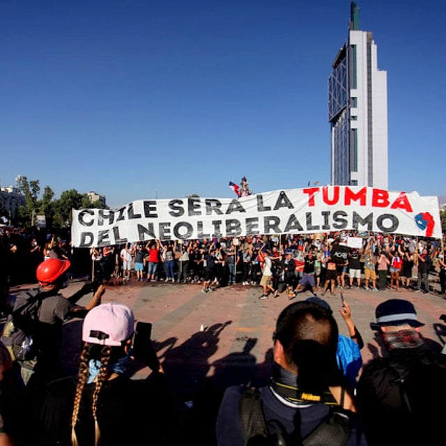 chile-tumba-del-neoliberalismo-v0-egmf5qvh7jvd1.jpg