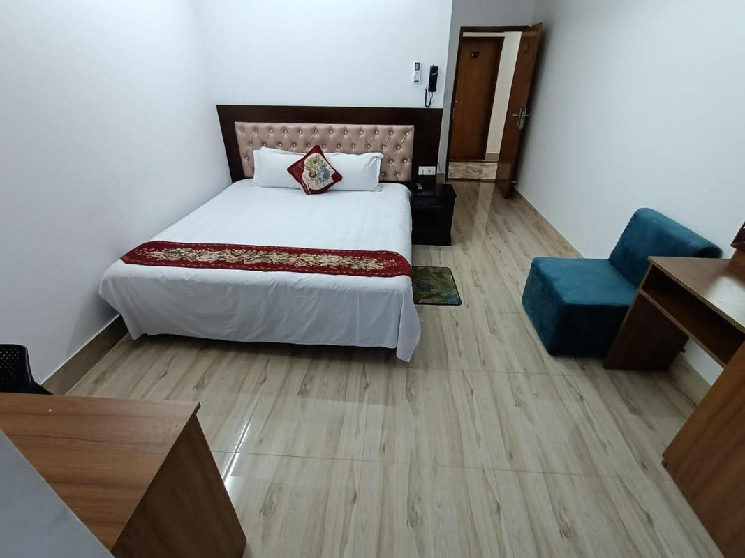 Couple AC Room