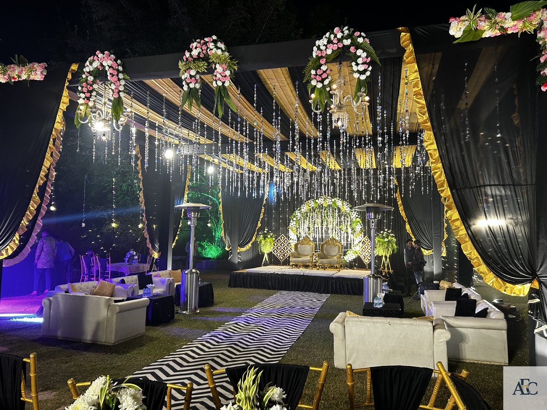 Black and Gold Reception Decor 8