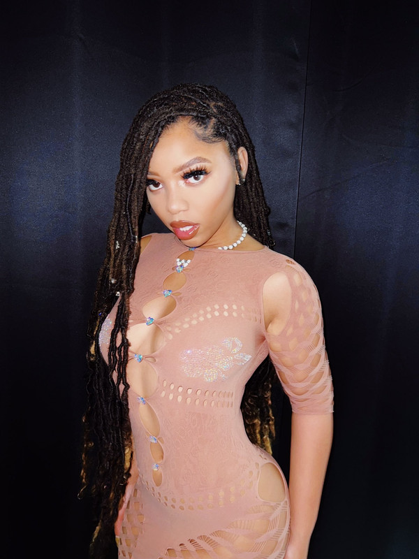 [Image: FYh-TL3-PWIAEkp-Oz.jpg]