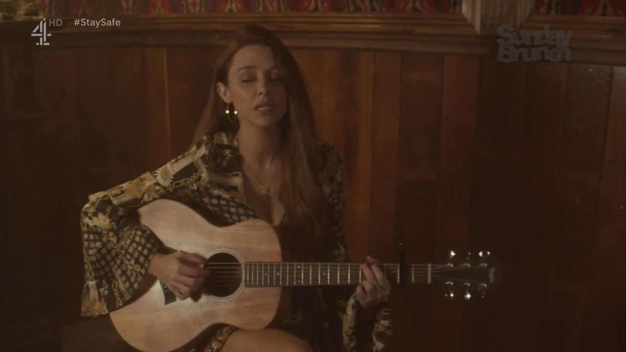 Una Healy 160820.mp4_snapshot_00.28_[2020.08.16_21.43.35]