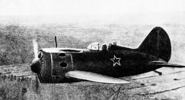 Caza Polikarpov I-16 de la Fuerza Aérea Soviética, similar al que tuvo Kozhedub durante su entrenamiento Caza Polikarpov I-16 de la Fuerza Aérea Soviética, similar al que tuvo Kozhedub durante su entrenamiento