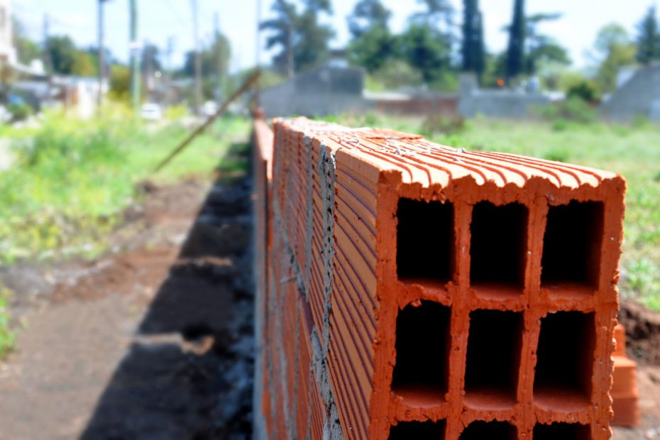 Construcción muro perimetral Rdo. Padre Ansaldo