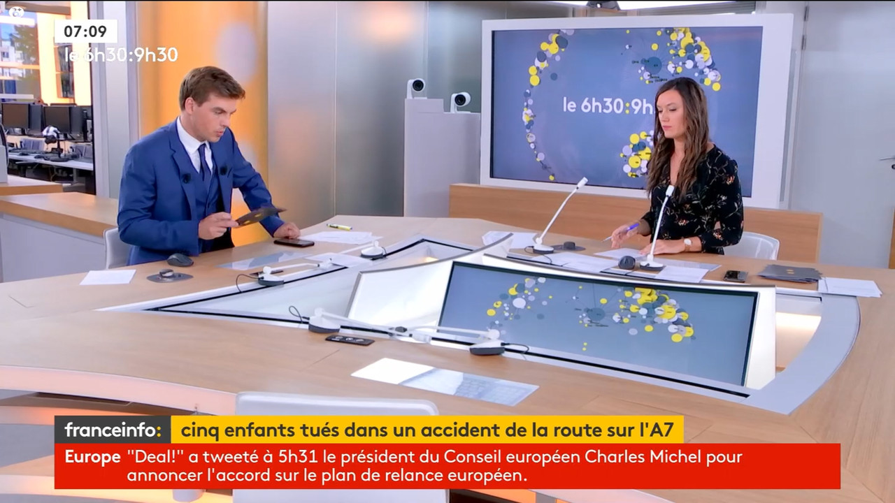 21 July - 05.29.00 - 9h30. Entre JT, chroniques, invités et revues de p....ts_snapshot_00.46.38.815