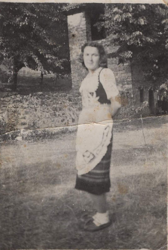 [Слика: kosana-jovanovic-kod-zvonika-jpg-(2).jpg]