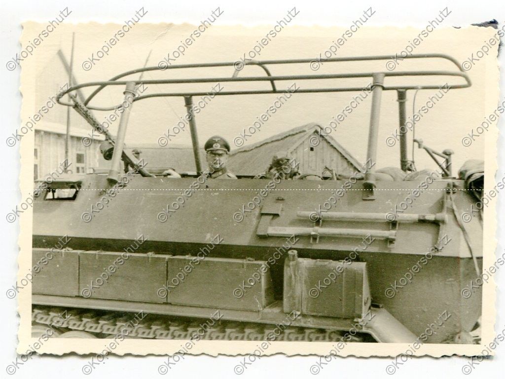 Foto, Wehrmacht, GFM von Reichenau im Panzerspäh