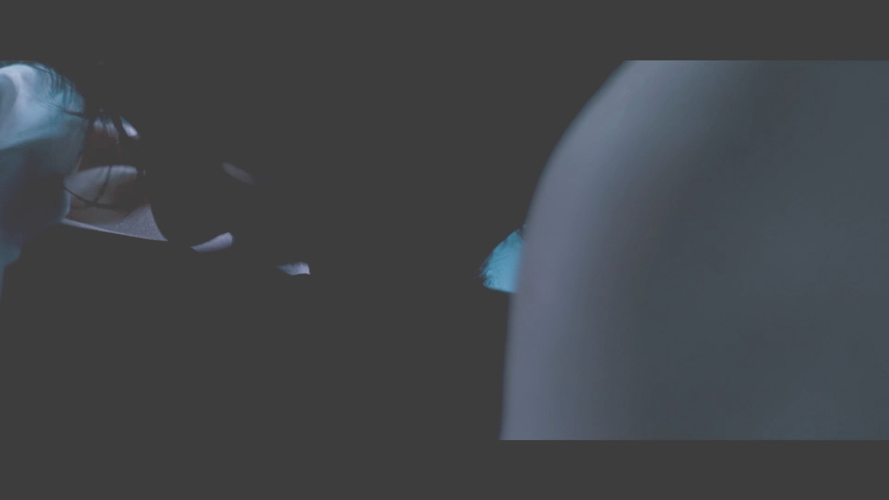 Raima Sen Hot Navel From Mirch 2010 1080p Light Version.mp4_snapshot_00.35_[2020.12.02_20.41.34]