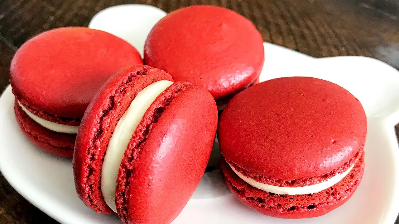 Prepara unos macarons con crema de queso, ideal para disfrutar en Navidad