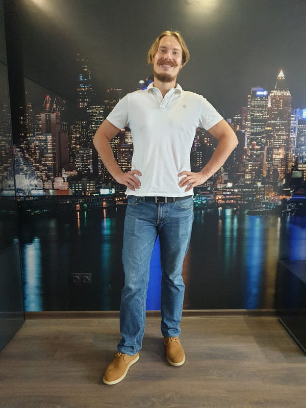 CF1FC7B6-18F9-43B6-A233-C976D6E63089