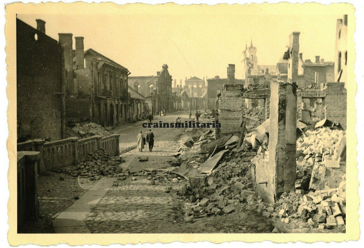 Foto Strassenszene in zerstörtes WITEBSK Weissrussland 1941