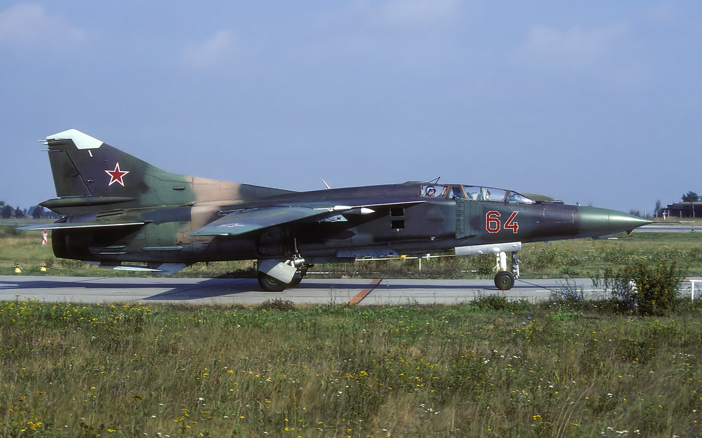 296 IAP Mig-23UB 64 Red_19005094 (4)