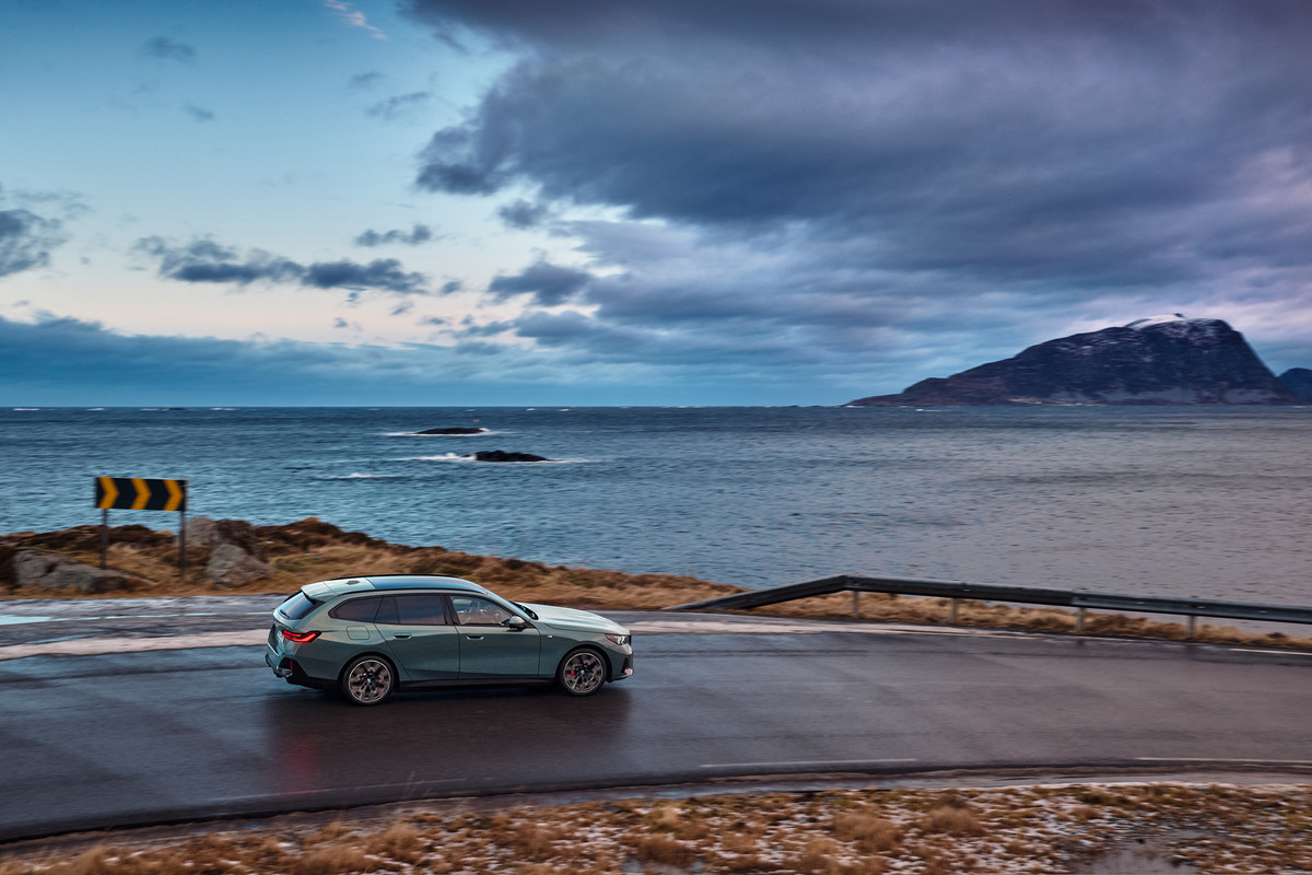 P90537321_highRes_the-new-bmw-i5-edriv