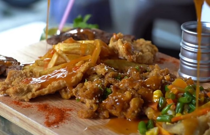 Sajian steak di kedai Steak Potik.