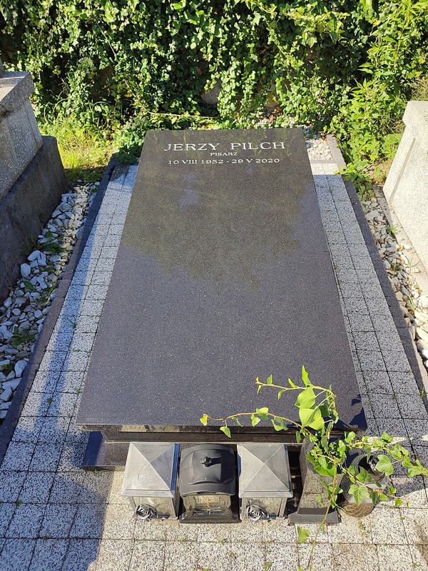 Grób_Jerzego_Pilcha
