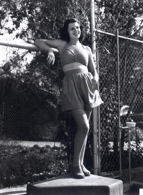 rita_hayworth_c24