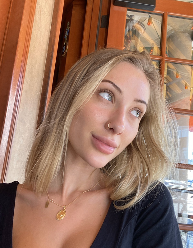 Model asal Amerika Serikat, Kaylen Ward