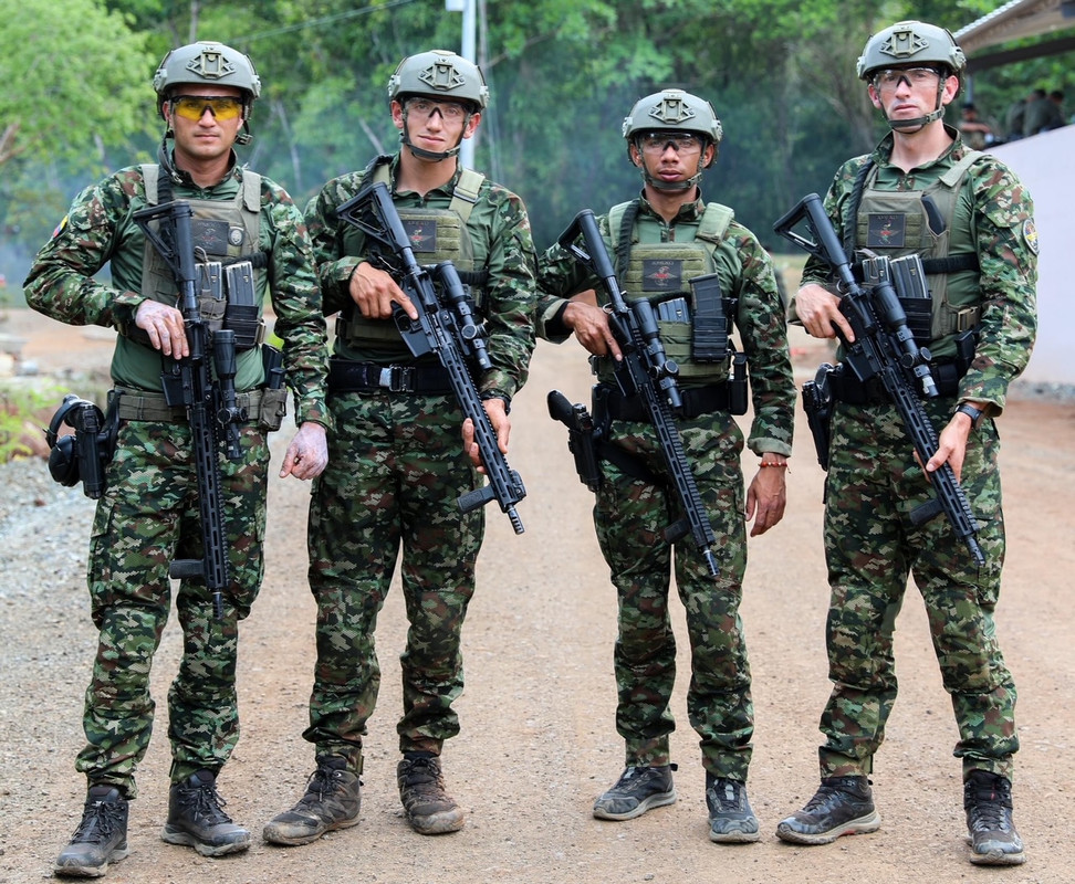 FC2023L EQUIPO COLOMBIA 001