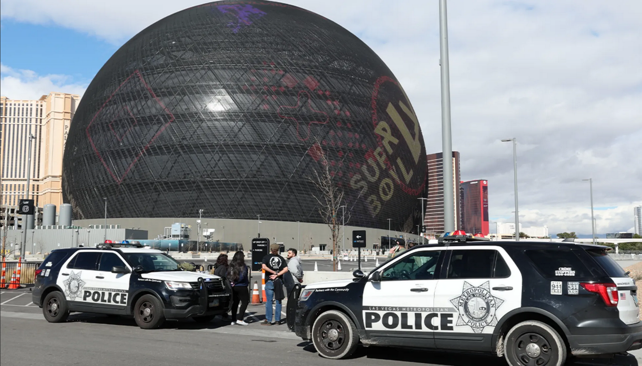 Famoso escalador sube a la Esfera de Las Vegas al estilo “Spiderman”