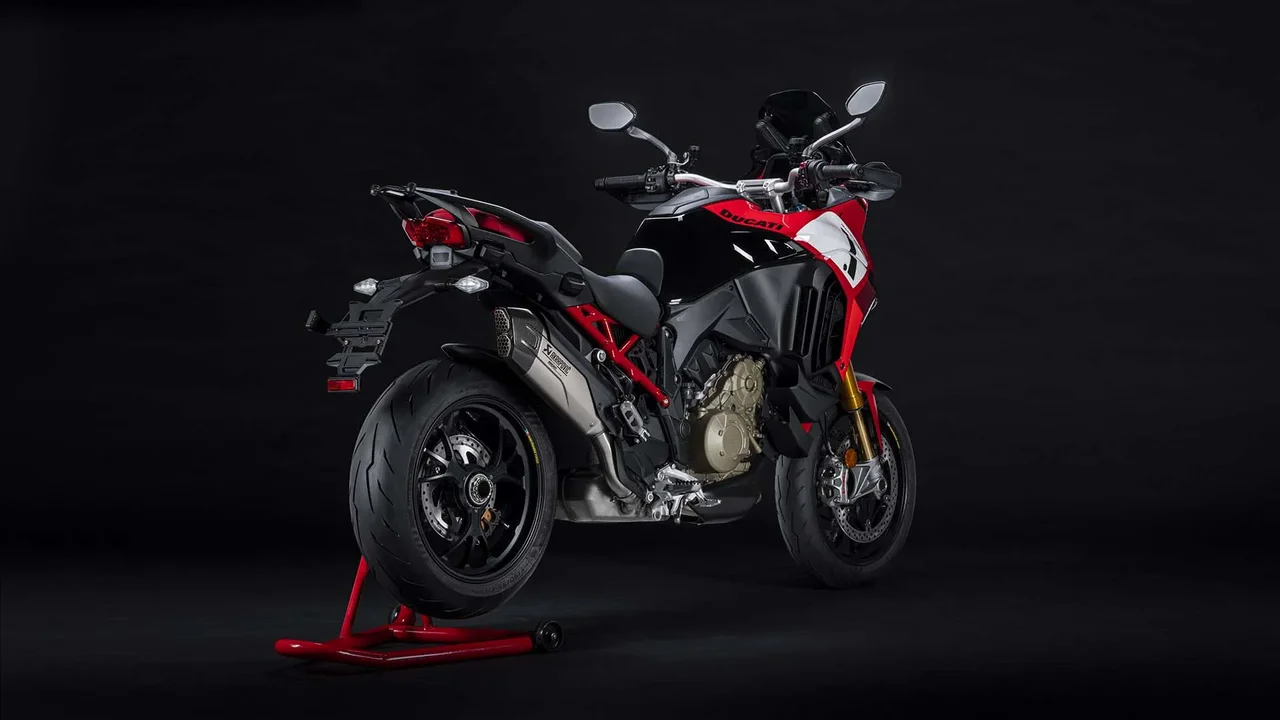 Спортивный турэндуро Ducati Multistrada V4 Pikes Peak 2022