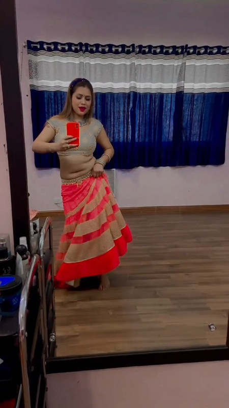 Bhojpuri actress sexy deep big navel in red lahanga.mp4_snapshot_00.14.607