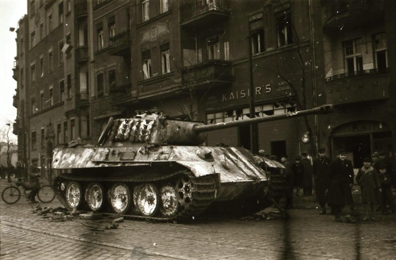 Освобождение Польши. На площади Бергера.