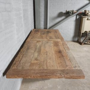 Industriele-eettafel-van-eikenhout-Top037-1-300x300.jpg