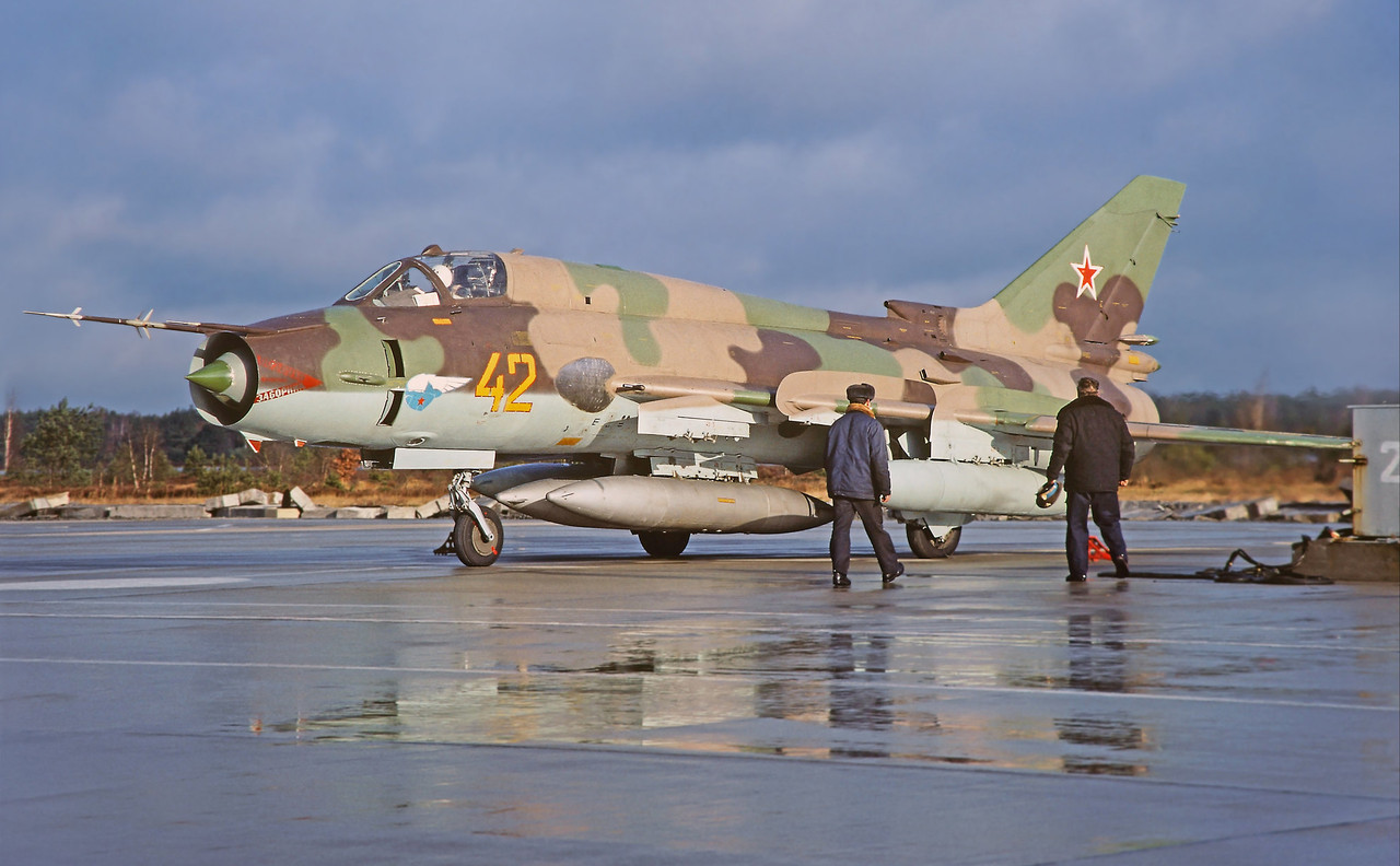 20 GvAPIB Su-17M4 42 yellow_16305 (4)