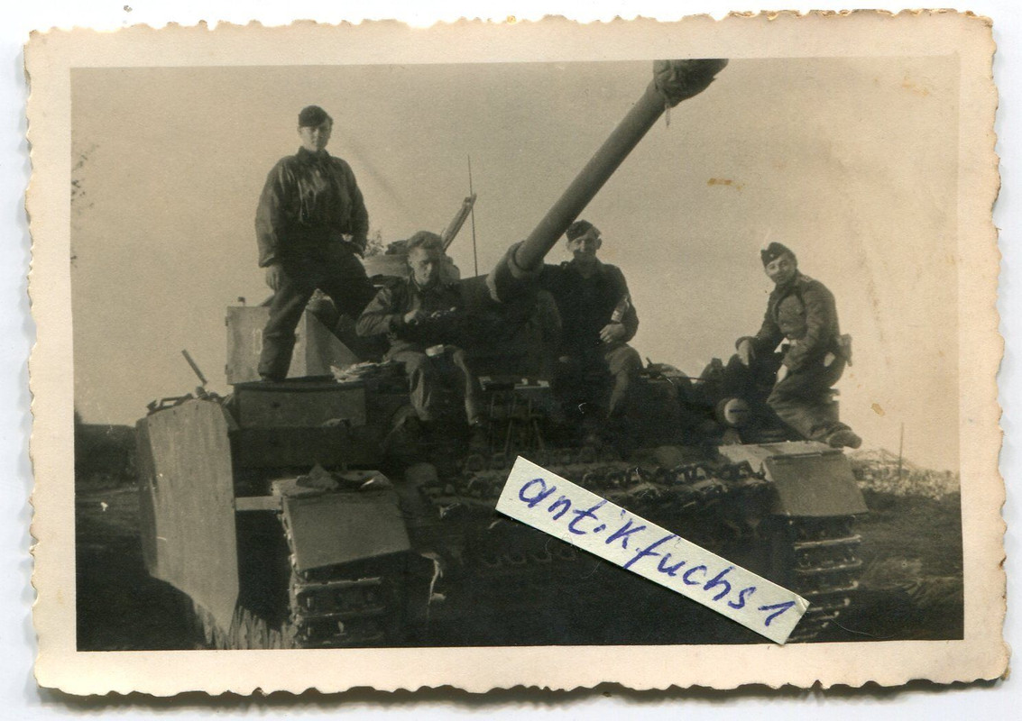 Deutscher Panzer mit Langrohr ,13 und Seitenschü