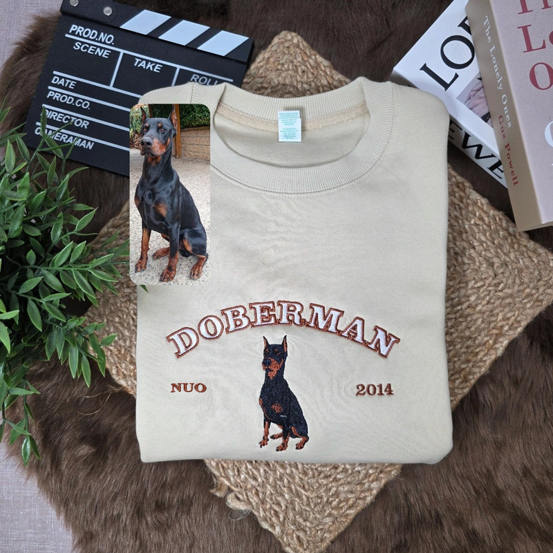 Red Bull siuvinėtas džemperis