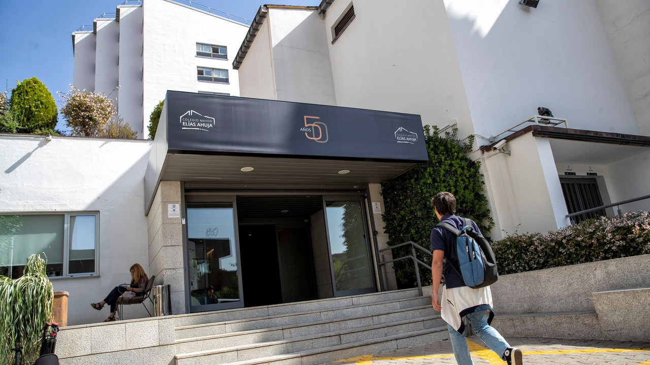 Estudiantes del Colegio Mayor de Madrid se disculpan por gritos machistas