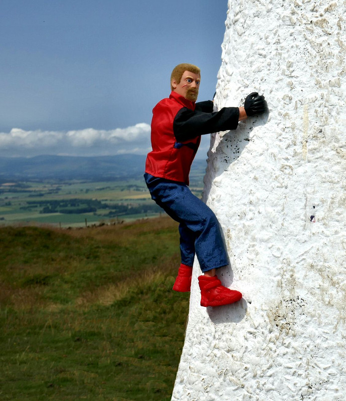 Action Man scales Benarty Hill. 0-B906-B26-576-A-4199-A379-0-C3-C64-ECC779