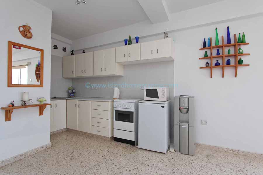 3 KNP101as Kitchen